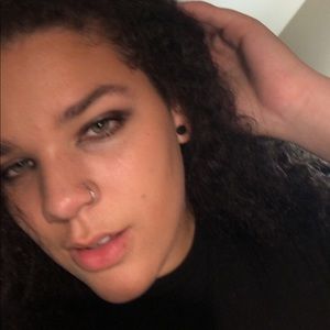 Meet your Posher, Caroline